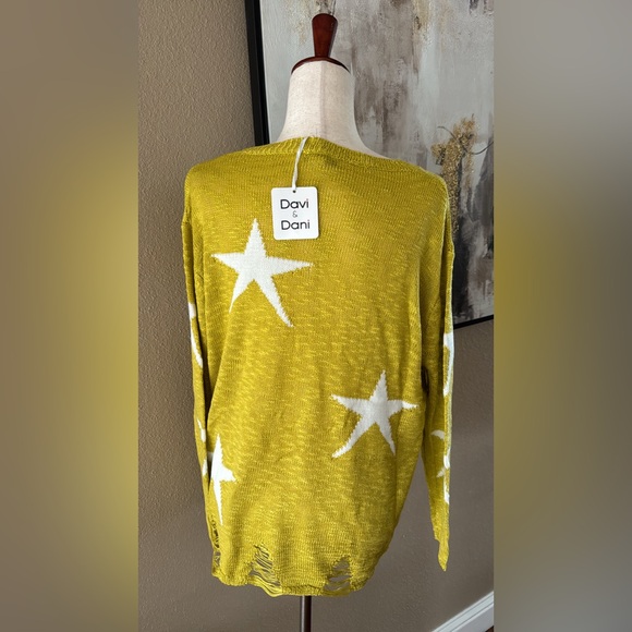 Yellow star print distressed sweater - Picture 7 of 8